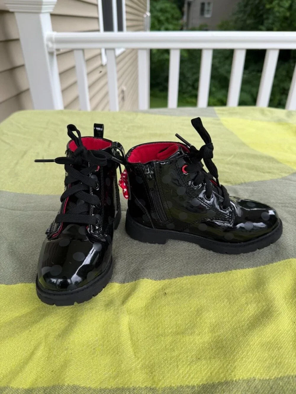 Disney Minnie Mouse Black Patent Polka Dot Combat Boots Girls Size 9